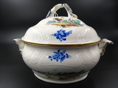 699eaf5b-6201-4bb0-8dff-07e49b6738c4.jpg; 1940-0289-OCE/a-b; Kleine terrine met deksel; keramiek (objectgenre)