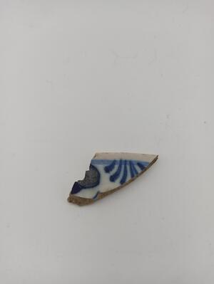 6f15c416-c05e-43eb-8e2b-c463c381f3df.jpg; 336.10; Fragment van aardewerk voorwerp; scherven