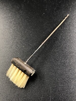 6f71165a-7ad2-4b5f-8781-9cc5318753e8.jpg; 1960-0259-KPO/020; Zilveren bezem; veger