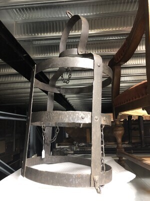 708499b9-a735-4832-a6f9-74f59779a7b7.jpg; 425/1-3; Kooi voor romp en benen; <strafwerktuigen>