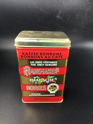 72268585-3bae-4c35-8af5-238c9414052e.jpg; 1981-0028-HHI; Blikken trommeltje met goudkleurig scharnierend deksel, voor Haagse Hopjes.; trommel