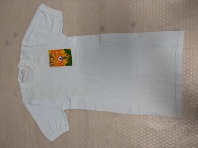 73083a44-12e6-48e2-b94b-c117fbb2aa92.jpg; 0000-0315-HHI; T-shirt met afbeelding van een raket en de tekst 'Stop de neutronenbom'.;