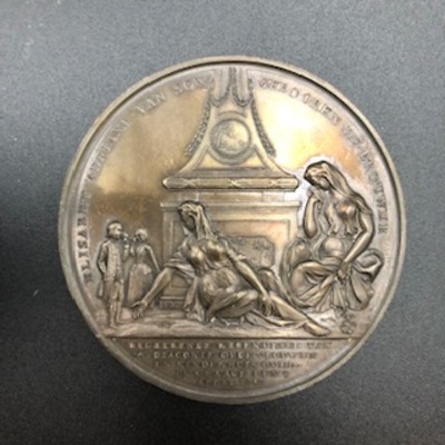 7386b820-de24-433d-8230-efd73b1f83bf.jpg; 0000-0098-PEE; Het overlijden van Elisabet Adriana van Son, regentes van het Diaconie oude vrouwen- en kinderhuis te 's Gravenhage; onderscheidingen (eretitels)