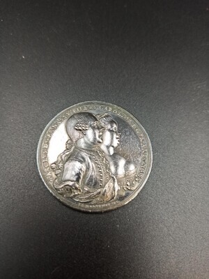 7705b023-9b61-47a9-bc09-192f9e5eb298.jpg; 0000-0042-PEE/2; Het huwelijk van Carolina,prinses van Oranje-Nassau met Karel Christiaan, prins van Nassau-Weilburg; onderscheidingen (eretitels)