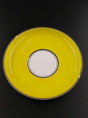 7b895cd5-aeaa-4fef-93f1-a5244fa9154b.jpg; 2002-0043-HHI/b; Schotel bij chocoladekop van Rademaker's Koninklijke Cacao- en Chocoladefabriek.; schotels