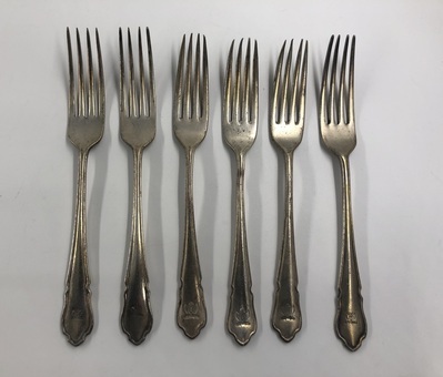 7cb1dcbc-7f0b-4845-a129-8682ef54823f.jpg; 2022-0006-MMO/1-6; Zes vorken van restaurant Garoeda ; bestek