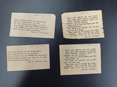 8447d18a-6a04-43a4-a0e1-38ada545a6d5.jpg; 0000-0731-HHI; Vier kleinpapiertjes met Bijbelteksten (spreuken).; Bijbeltekst