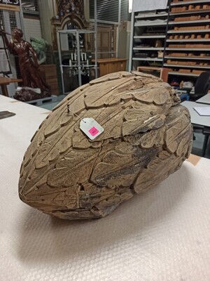 89c48391-e246-4704-9c30-498011bf6868.jpg; 2021-0001-OHO; Pijnappel van het dak Paleis Noordeinde; ornamenten