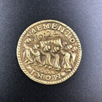 8d3812b3-5ddb-4174-ba39-8cf9610d29d5.jpg; 0000-0068-PEO; Het knoopmakers- en passementwerkersgilde te 's Gravenhage; Gildepenning