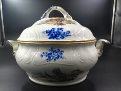 8fd6aba9-0d7b-44de-bf08-3ce919fb6ece.jpg; 1940-0290-OCE/a-b; Kleine terrine met deksel; keramiek (objectgenre)