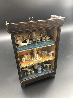 90a3c1e1-5424-44ec-8855-be9477db4254.jpg; 1960-0304-KPO/1; servieskast; vitrinekast