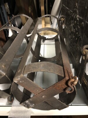 93cbe312-4773-40d6-aef7-26a5364f6cca.jpg; 425/2; Kooigedeelte voor een been; <strafwerktuigen>