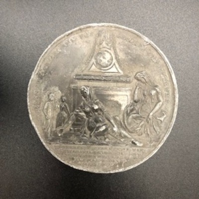 97fa64ac-9720-4055-ae27-3e99ca3f058b.jpg; 0000-0019-PEO; Het overlijden van Elisabet Adriana van Son, regentes van het Diaconie oude vrouwen- en kinderhuis te 's Gravenhage; onderscheidingen (eretitels)