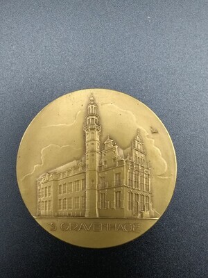 9ae2a023-5124-4985-a0ed-0648c9f624db.jpg; 1980-0034-PEO; De Residentieweek van de Vereniging "Haagsch Vreemdelingen Verkeer"; onderscheidingen (eretitels)