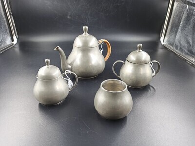 9e012605-0d77-4d00-9555-8826a0949d97.jpg; 2018-0004-MMO/4; Tinnen suikerpot; serviezen