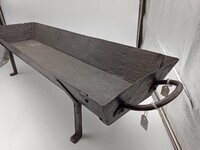 a1ed9b88-9889-4cca-9b5d-f2e859a2386c.jpg; 354; Langwerpige asbak op vier pootjes; asbakken