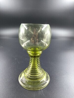 a44a5ebd-ca7e-4b3d-88c3-b3f4a05cd99b.jpg; 1979x0005-OGL/a-n; Veertien groen glazen roemers, 19e eeuw.; roemers