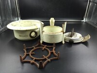 a5145491-3b43-4a56-91e9-b77de5b62601.jpg; 0000-0003-MME; Geëmailleerd petroleumstel.; petroleumstel