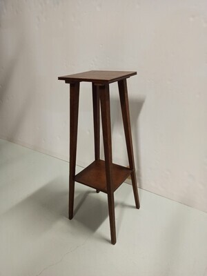 a5b69a5a-cafe-4d53-98ce-a24f2fba7deb.jpg; 1982-0070-MHO; Gueridon met rechthoekig (dubbel) blad op vier pootjes.; tafels (dragend meubilair)