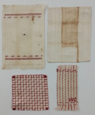 a5ca51fb-aa02-4032-b498-862f84bed57a.jpg; 1960-0282-KPO/17-11/b; Handdoeken horende bij het handdoekenrek uit de badkamer van het grote poppenhuis.; miniaturen