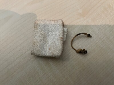 a8c16221-e41d-4021-9058-79d40f423ae8.jpg; 1960-0289-KPO/138; Witte doek en touwtje; canvas