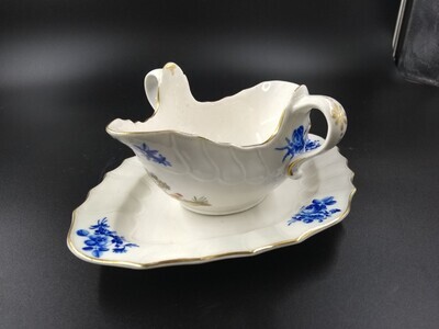 a99b7033-cccd-4227-a199-322672c86966.jpg; 1940-0292-OCE/a-b; Sauskom met onderschotel; keramiek (objectgenre)