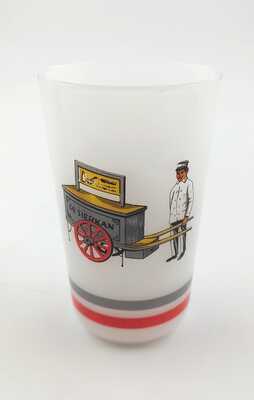 aba58397-994c-4237-a676-e98f11461e49.jpg; 2025-0010-HHI; Melkglas van 's-Gravenhaagsche Melkinrichting De Sierkan; melkglas