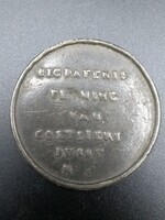 ac7d214d-853e-4da1-a552-3c3a30a94592.jpg; 0000-0131-PEO; Het Huurkoetsiersgilde te 's Gravenhage; Gildepenning