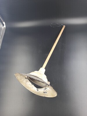 af6ed75e-4ff7-4052-a3e0-4ee1eba3c98b.jpg; 0000-0101-MMO; Metalen lamp met bedrading ; lampen (verlichtingsmiddelen)