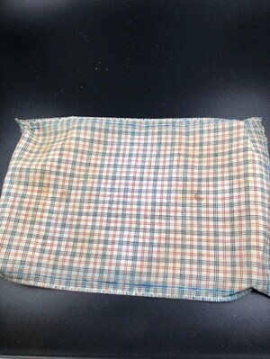 b25dfb0c-023a-4a93-bc09-b37ce82ee73e.jpg; 1960-0284-KPO/122; Rood met blauw geruit tafelkleed; tafelkleden