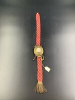 b6b4e81f-8930-49e0-b15b-c705a6fb224a.jpg; 0000-0086-OME/b; Zilveren bodebus met afbeelding van Hollandse maagd; edelmetaal (metaal naar waarde)