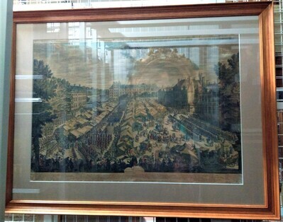 b8547b67-5a0b-4887-b819-ec18dd8b7130.jpg; 2016-0001-PRE; Ingelijste, ingekleurde prent ‘De Haagse Meikermis op het Buitenhof met een parade van de Haagse schutterij’.; prenten