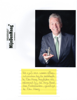 bc3d88dd-72b7-4913-b7b2-9545379ba711.jpg; V-HHM-1014; Het topstuk (beeldje van een advocaat) van Jos Zevenberg; MijnDenHaag*