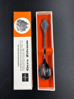 be65d169-a53c-4b8e-96e5-8e69aec4a7da.jpg; 1997-0076-HHI/a-c; Lepel in doos met deksel ter gelegenheid van het huwelijk van prinses Margriet en Pieter van Vollenhoven; eet- en drinkgerei