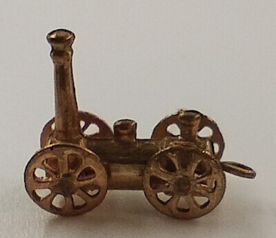 c14580a3-a5a2-4a31-8113-df33badeb675.jpg; 1960-0225-KPO/015; Locomotief van verguld metaal.; miniaturen