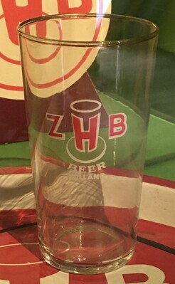 c1c019a0-18aa-4adf-9c50-a47147b21410.jpg; 1993-0015-HHI; Een ZHB bierglas; bierglazen