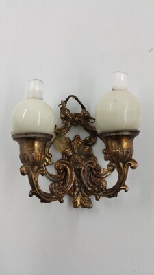 c27ad419-eb80-4e99-a2ea-40d4e6c77b8f.jpg; 1960-0225-KPO/012; 2-armige wandlamp met bolvormige lampenkappen.; miniaturen