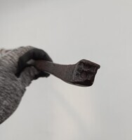 c29d6f78-bde8-464f-a580-d2a4dcb8ab41.jpg; 051; Brandijzer met brandmerk 'F'; brandijzers