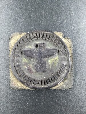 cb9665f5-2c5d-4ce0-ba1b-6b78490dcc12.jpg; 2022-0003-HHI; Stempelrubber met nazi-symboliek.; stempels
