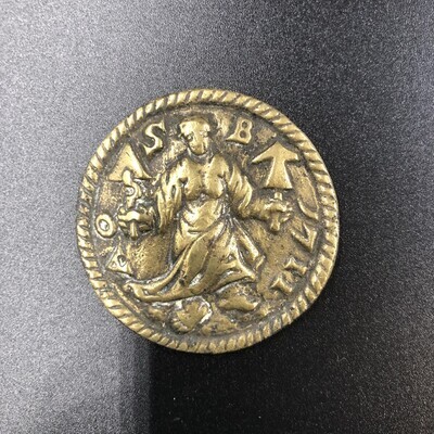 cc5b5d5a-b38b-41fb-b451-86f9e7e4530f.jpg; 0000-0065-PEO; Het St. Barbara- of Metselaarsgilde te 's Gravenhage; Gildepenning