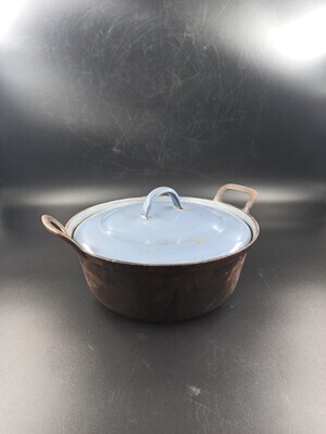 cca5b135-b238-41ed-b591-7ad113d68859.jpg; 0000-0062-MMO; Braadpan met blauwe deksel; pannen