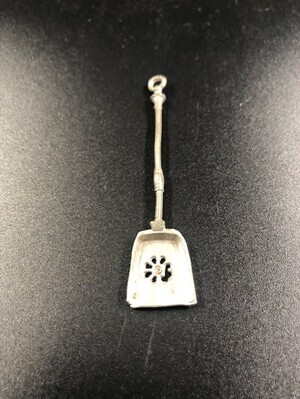 ccf496d2-f5ec-4bac-8ef3-1da9ecebea35.jpg; 1960-0259-KPO/023; Tinnen kolenschep ; schep