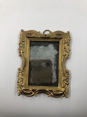 ccfc8480-e02b-4f53-8e0b-3d1ab061aed0.jpg; 1967-0000-KPO/004; Spiegel met gouden rand; spiegels