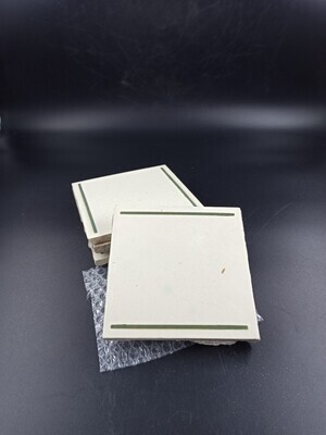 ce79849b-efc8-4449-b763-42c1049c45f6.jpg; 0000-0252-MCE/1-34; Tien Rozenburg tegels met twee groene strepen; tegels (objectgenre)