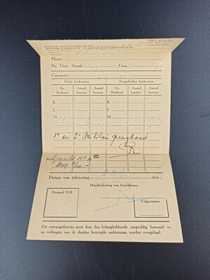 ceec1efe-5212-4660-90d2-1501aae0133d.jpg; 0000-0737-HHI; Ontvangstbewijs voor bonkaarten voedingsmiddelen uit 1945.; distributiekaart