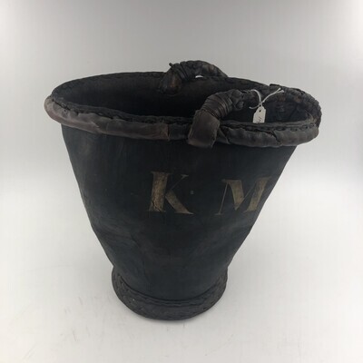 d09c47e2-8bee-477f-96cd-1b1593ba4e0b.jpg; 114; Leren emmer; emmer