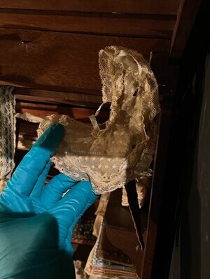 d1ce2a11-982b-4fec-9822-8d68aa1a37a6.jpg; 1960-0274-KPO/123; Witte kanten kraag; kraag