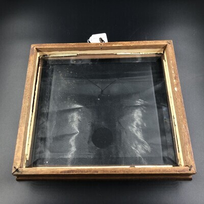 d1fcf1ca-0b68-4831-80fa-9c04845029dd.jpg; 2013-0030-ODI/b; Lijst voor snijwerk ter herinnering aan de nationale huisvlijtbeurs 1910 in Den Haag; lijst