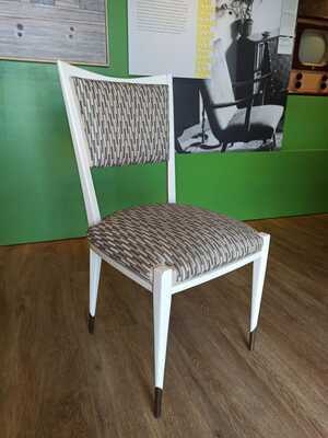 d44ae9a6-9418-4fc0-a05f-195fdc630a8a.jpg; 2008-0001-MHO/2; Stoel zonder armleuningen behorend tot eetkamermeubilair ontworpen door J. Luthmann; stoelen