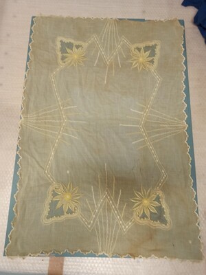 d66082e2-50e0-400e-a289-2583b1c82007.jpg; 0000-0045-MWE; Sierkleedje voor op tafel; tafelkleden